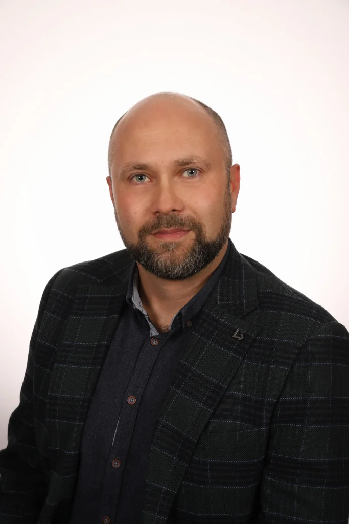 Maciej Janicki – trener kursu automatyzacji procesów w systemie wFirma (poziom 1–3)