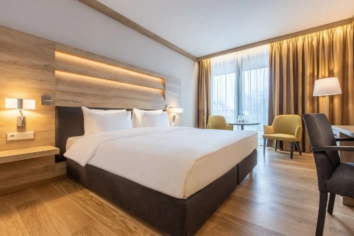 Akademia zamknięcia roku budżetowego 2026 w JSFP – pokój z dużym łóżkiem w Radisson Blu Hotel & Residences