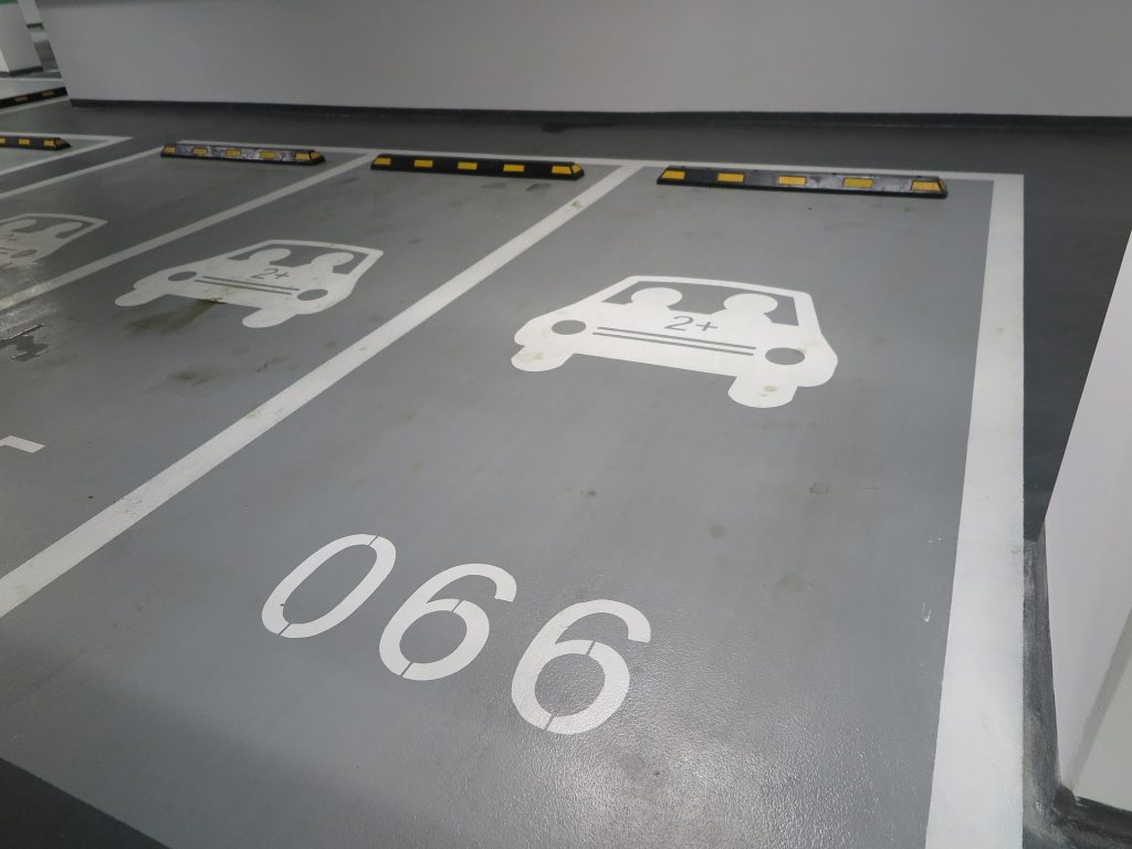 Miejsce parkingowe wynajmowane w ramach usługi najmu miejsc postojowych