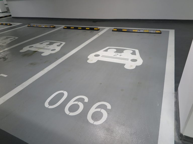 Miejsce parkingowe wynajmowane w ramach usługi najmu miejsc postojowych