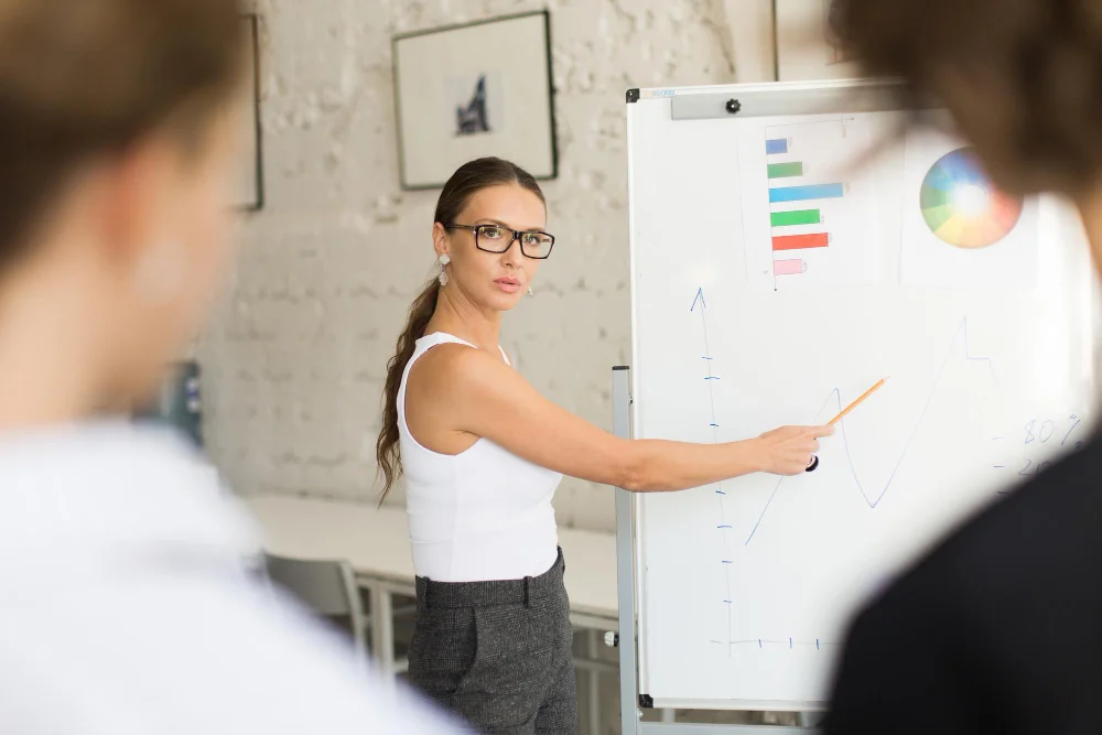 Pracownicy kadrowi biorą udział w kursie kadrowo-płacowym w Opolu.